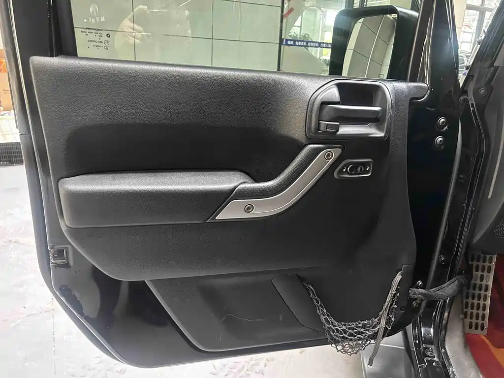 Jeep Wrangler — миниатюра 5