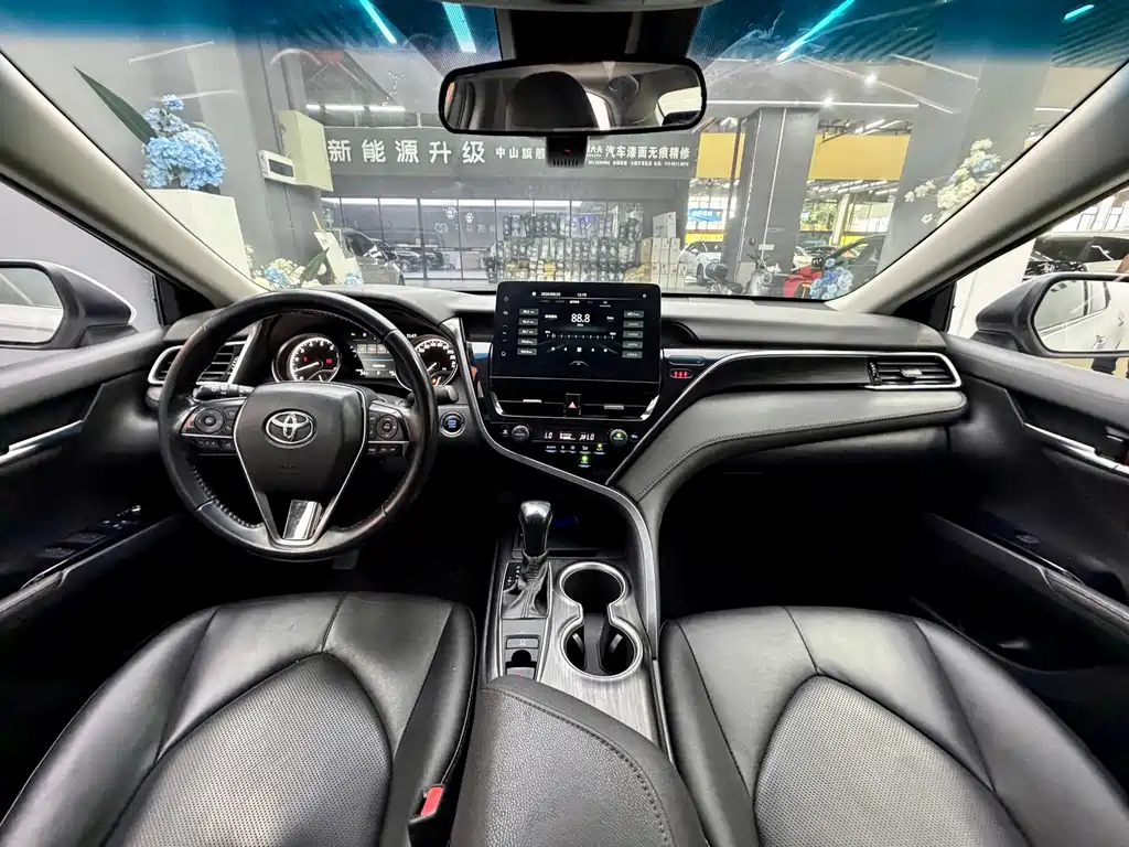 Toyota Camry — миниатюра 10