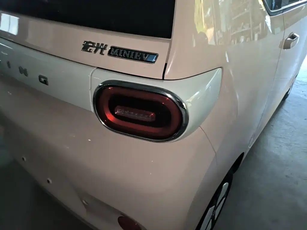 Wuling MINIEV — миниатюра 8