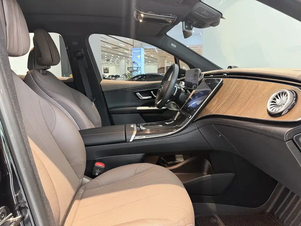Mercedes-Benz EQE SUV — миниатюра 13
