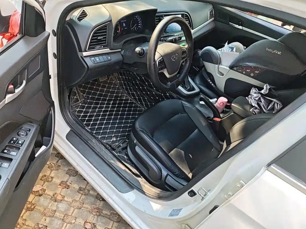 Hyundai Elantra — миниатюра 14