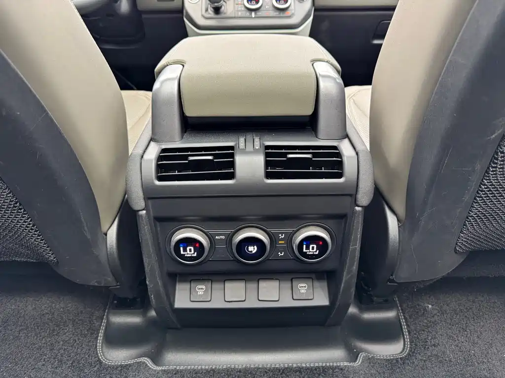 Land Rover Defender — миниатюра 20