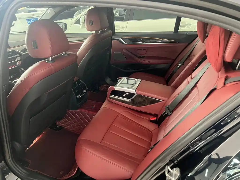 BMW 5 Series — миниатюра 4