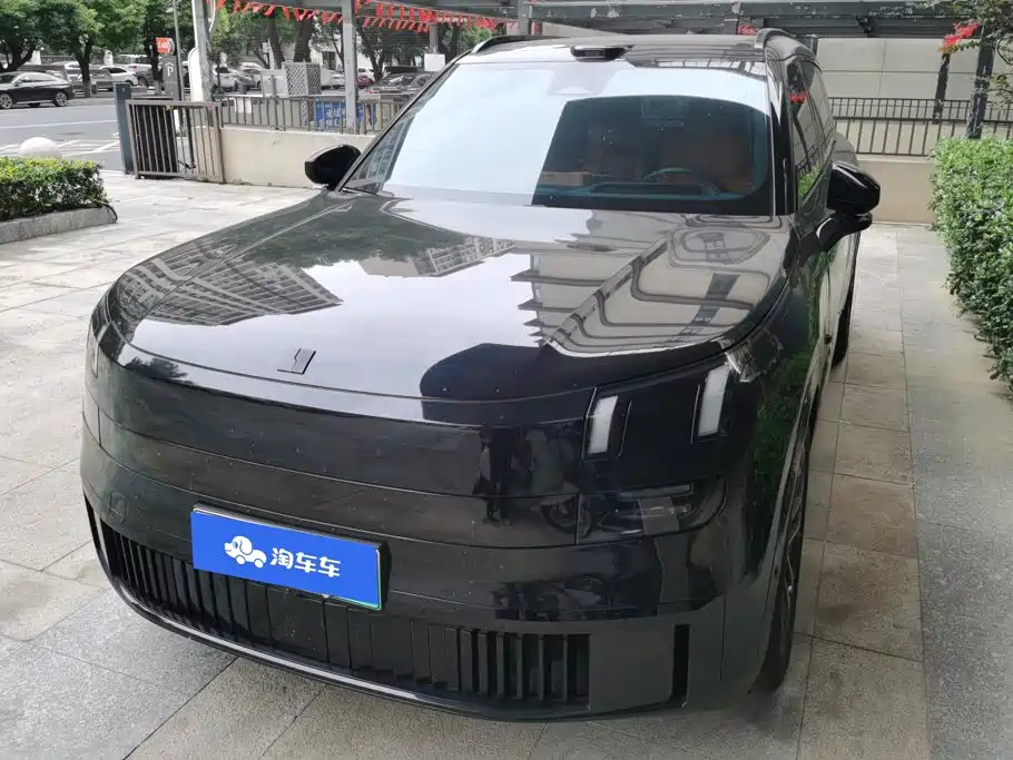 Lynk & Co 900
