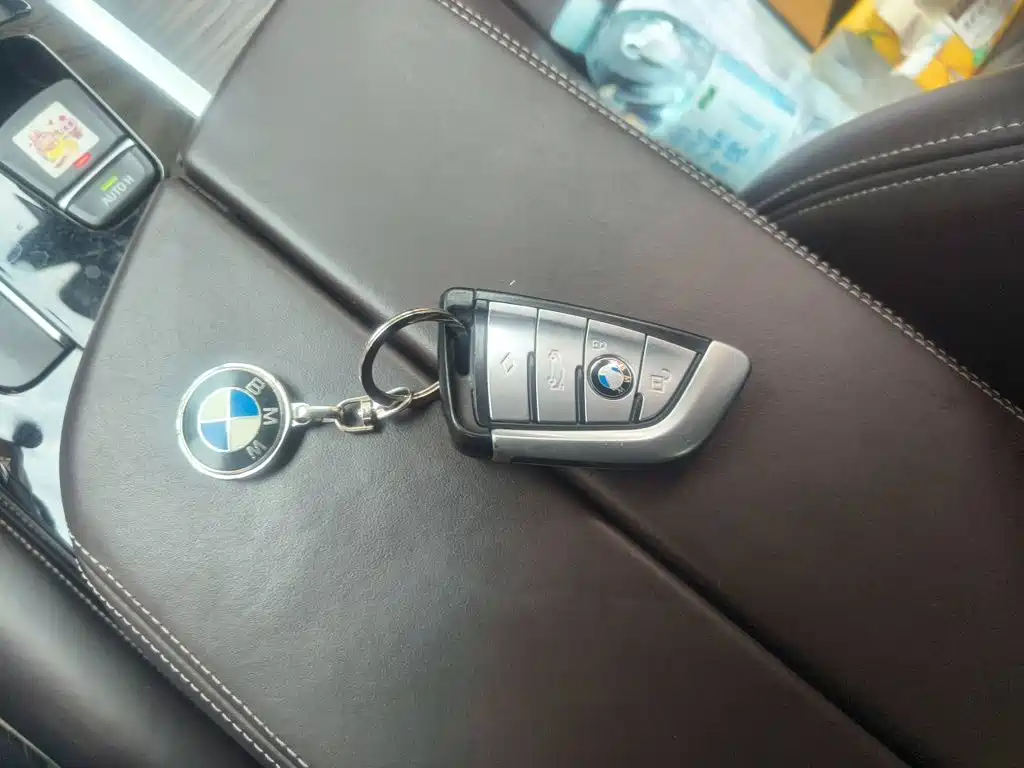 BMW 5 Series — миниатюра 12