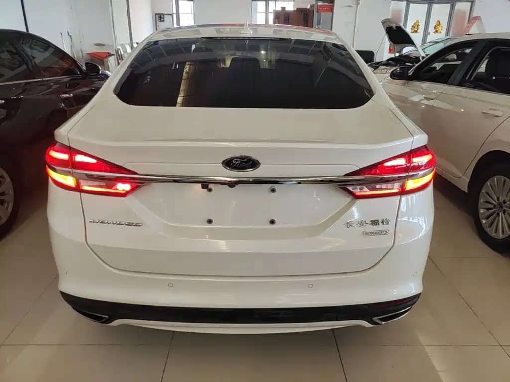 Ford Mondeo — миниатюра 6