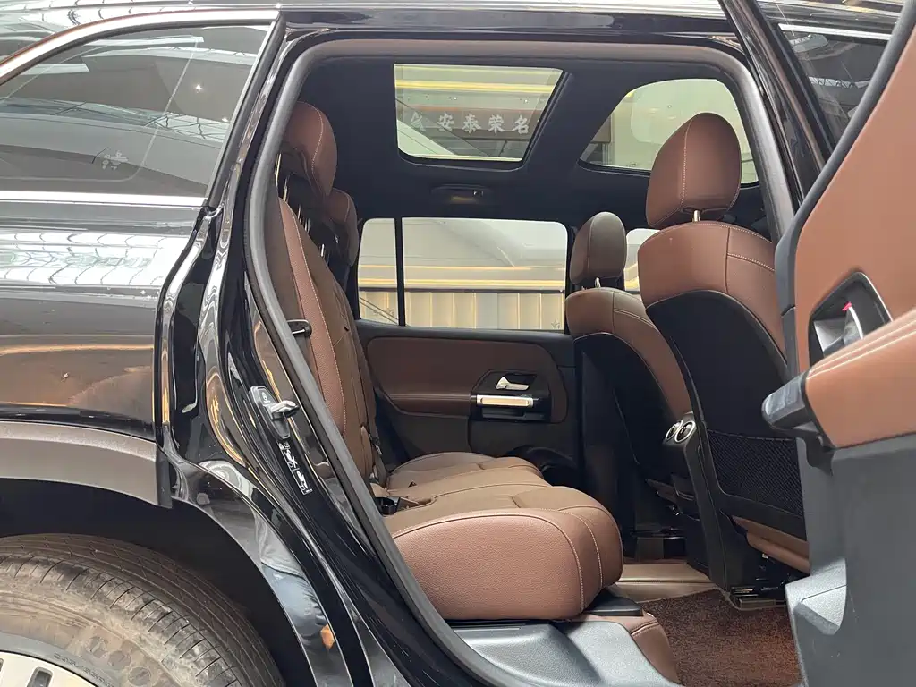 Mercedes-Benz GLB — миниатюра 12