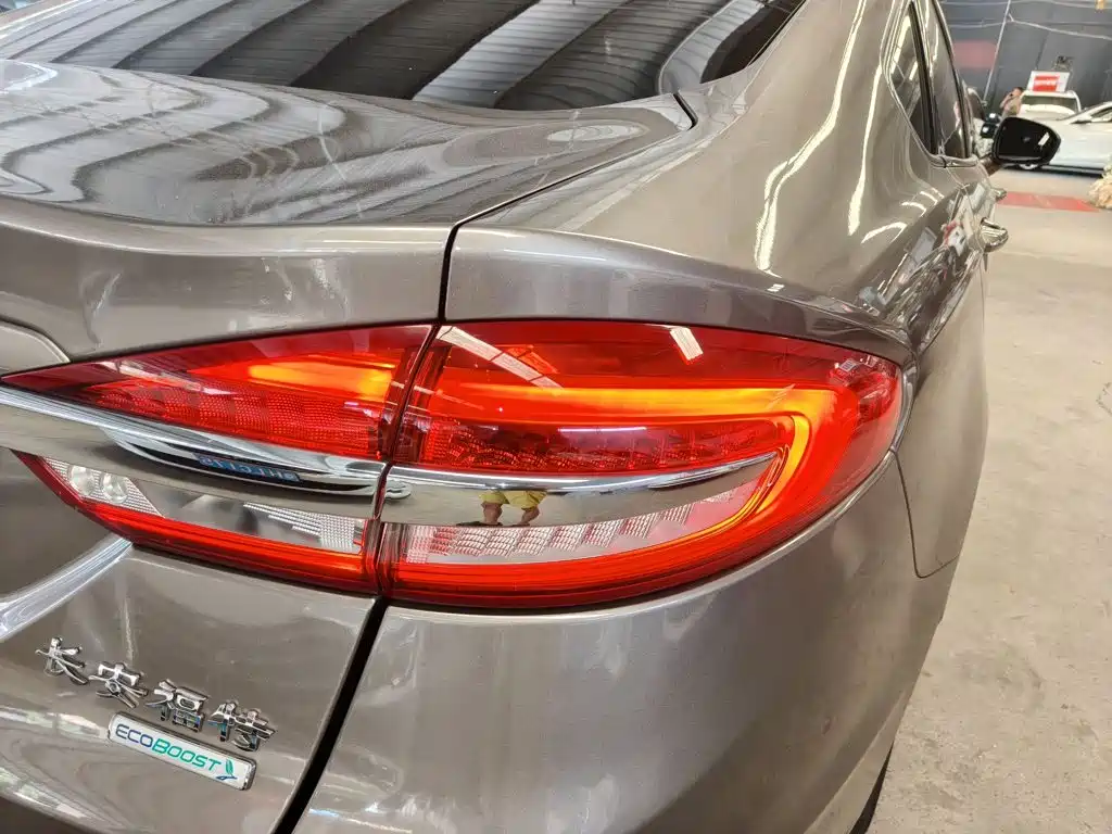 Ford Mondeo — миниатюра 8