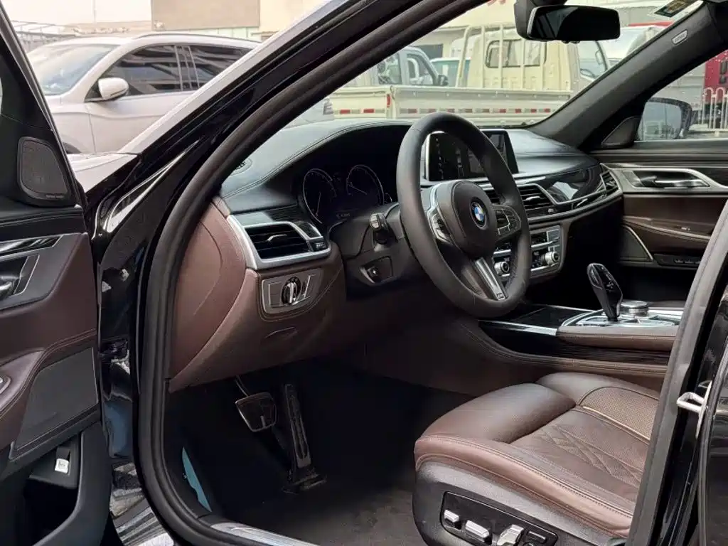 BMW 7 Series — миниатюра 14