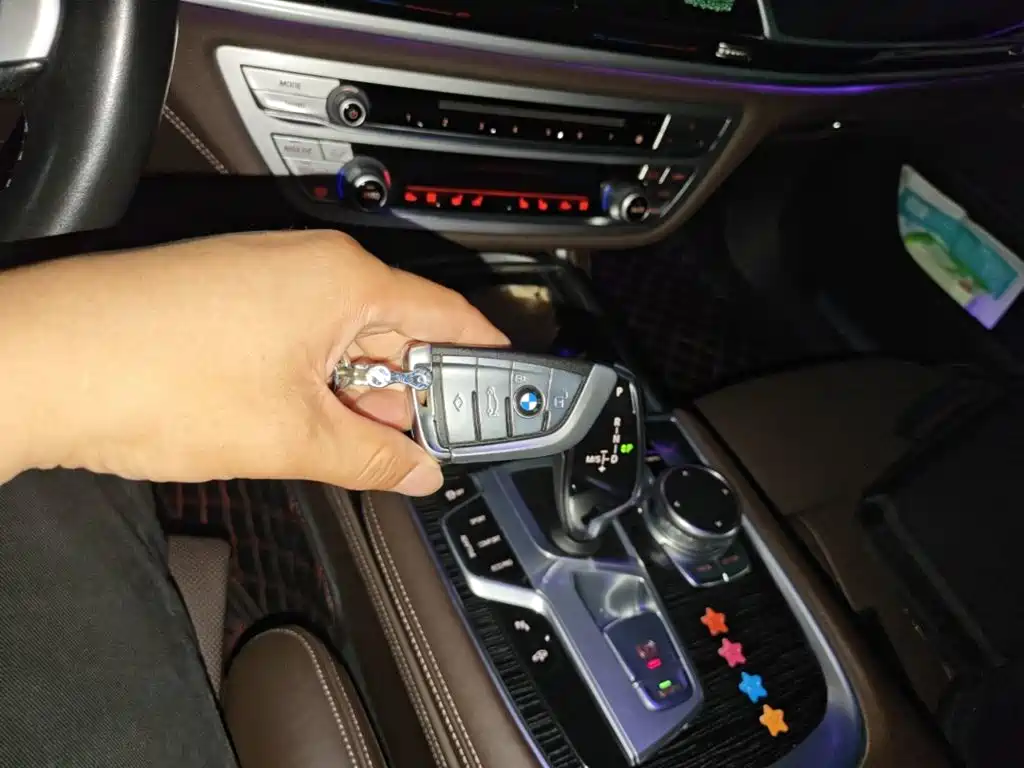 BMW 7 Series — миниатюра 12