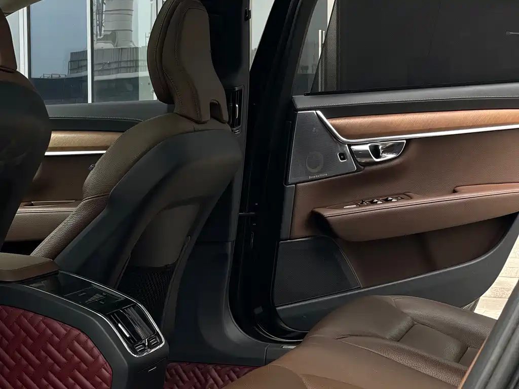 Volvo S90 — миниатюра 6
