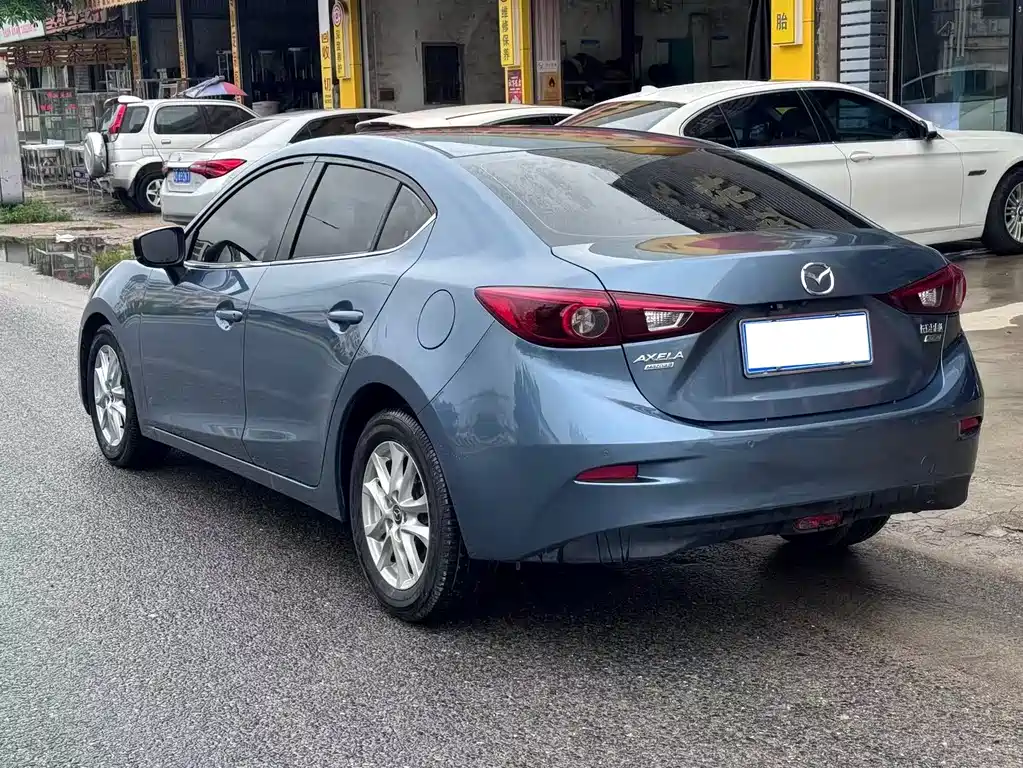 Mazda 3 Axela - фото 2
