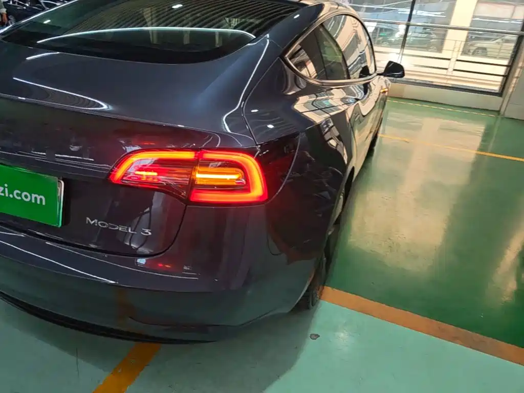 Tesla Model 3 — миниатюра 8