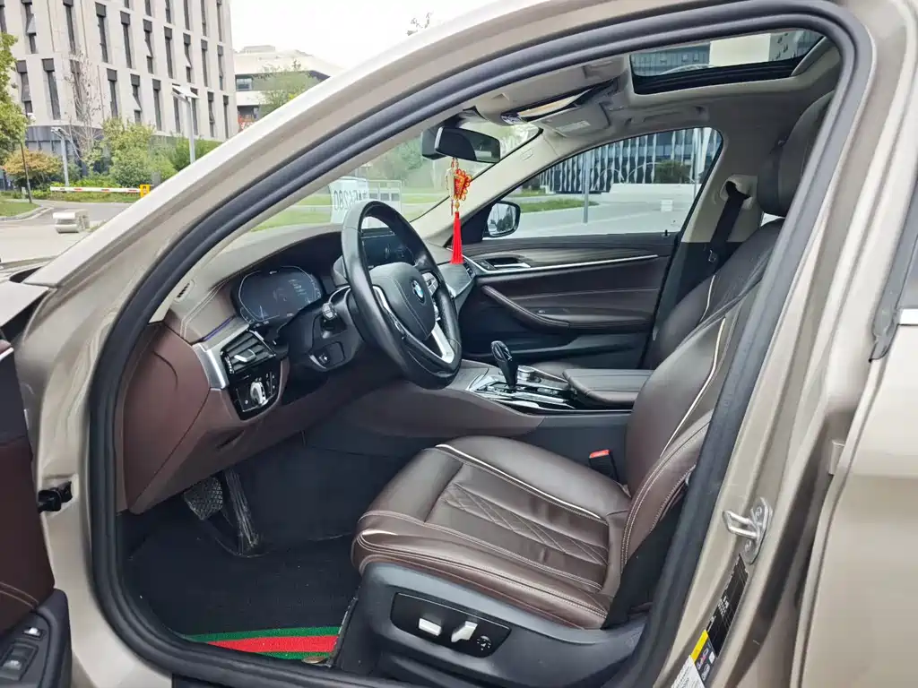 BMW 5 Series New Energy — миниатюра 4