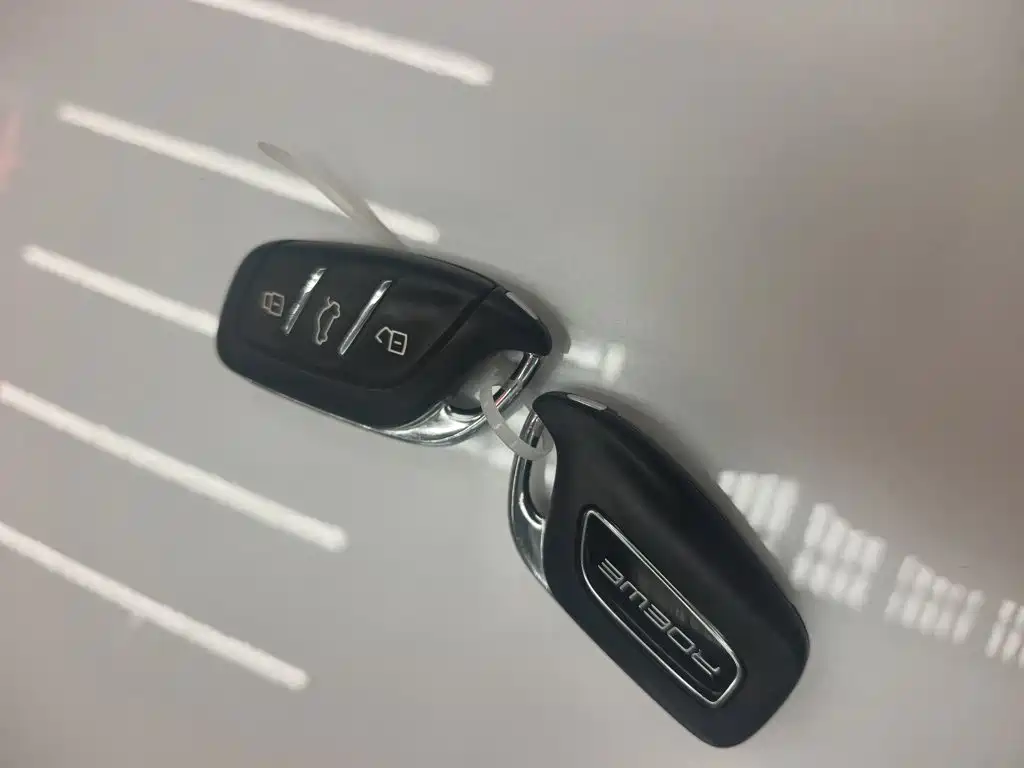 Roewe RX5 eMAX — миниатюра 12