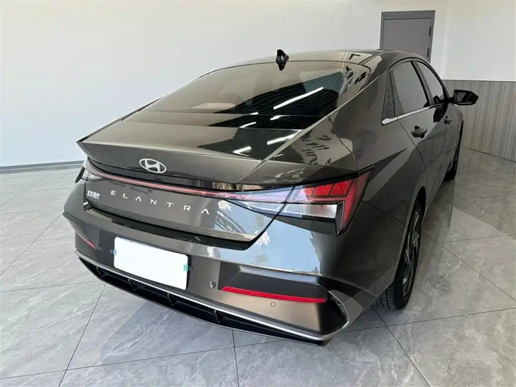 Hyundai Elantra 2023 1.5L CVT TOP Flagship