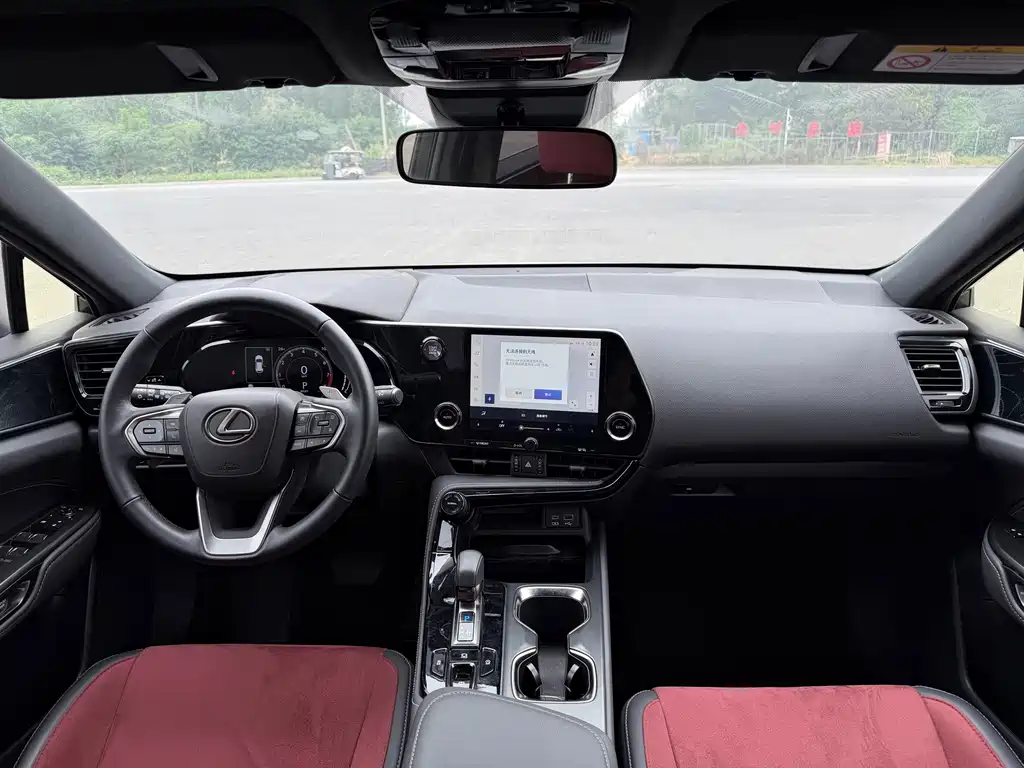 Lexus NX — миниатюра 8