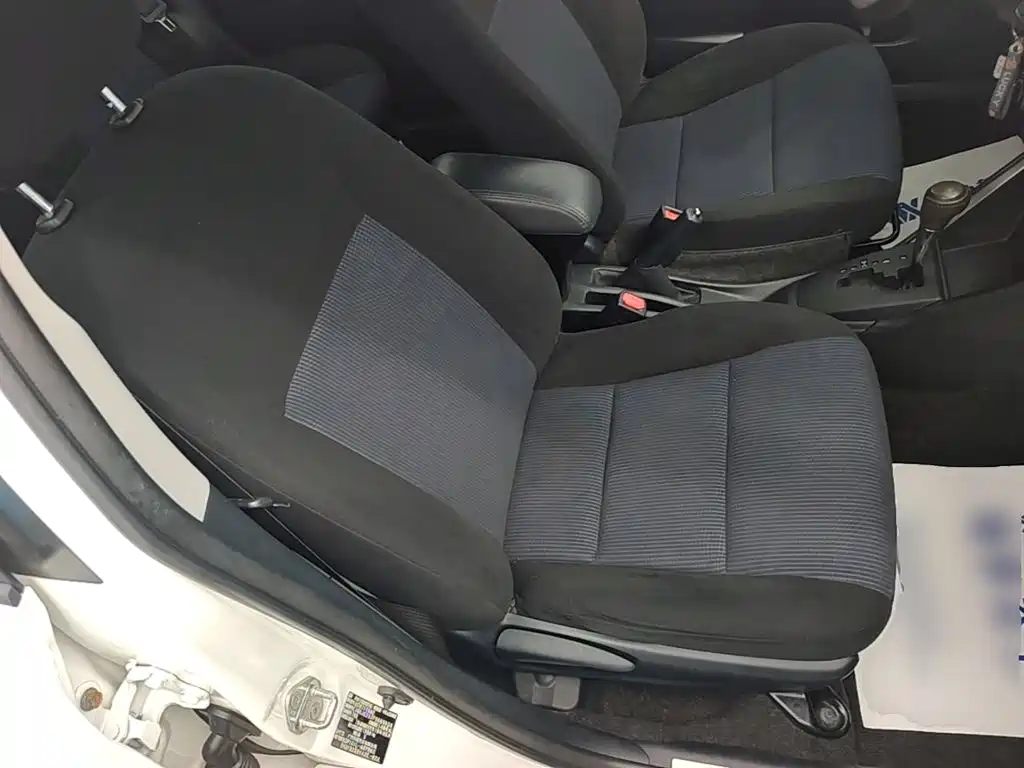 Toyota Yaris L — миниатюра 25