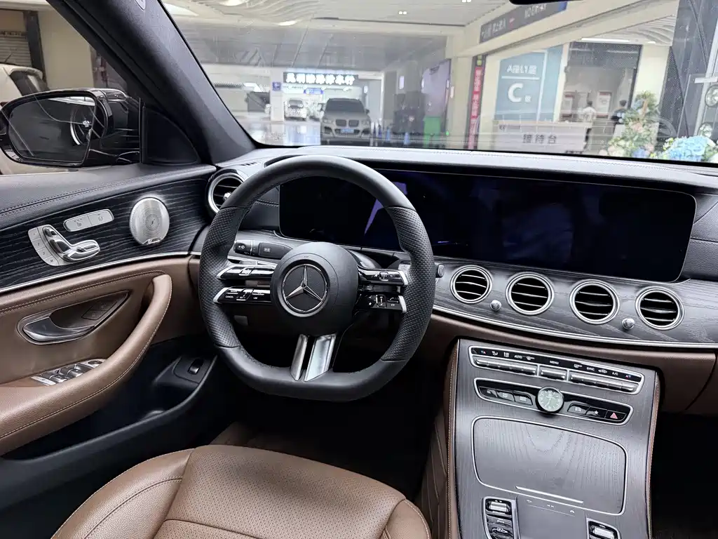 Mercedes-Benz E-Class — миниатюра 23