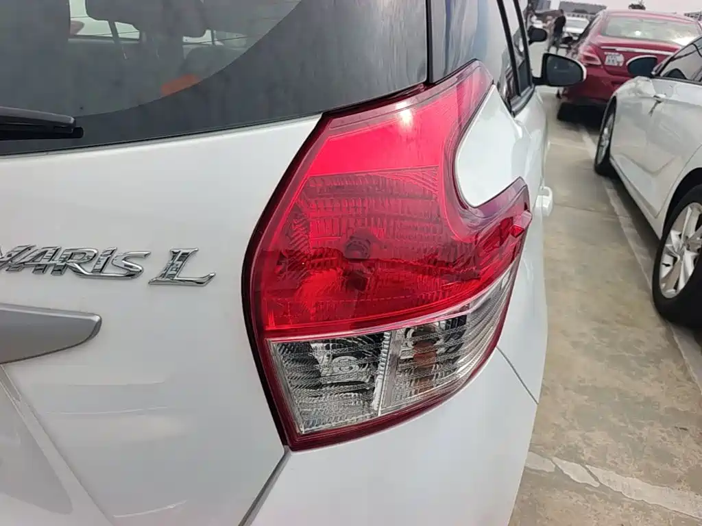 Toyota Yaris L — миниатюра 8
