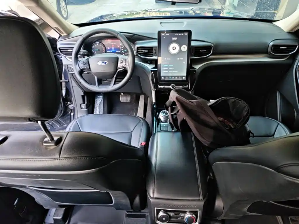 Ford Explorer — миниатюра 10