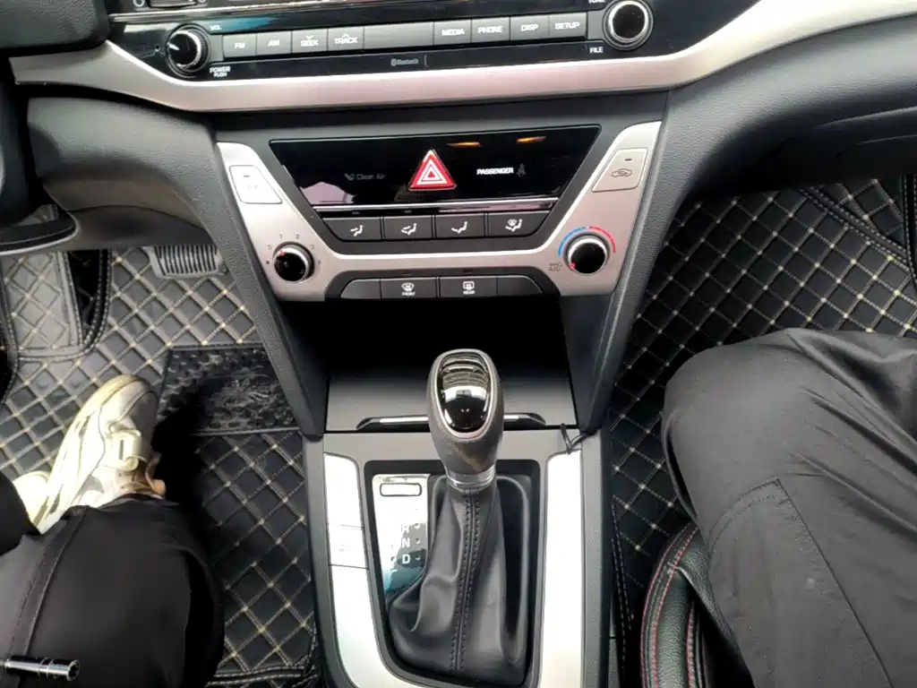 Hyundai Elantra — миниатюра 14