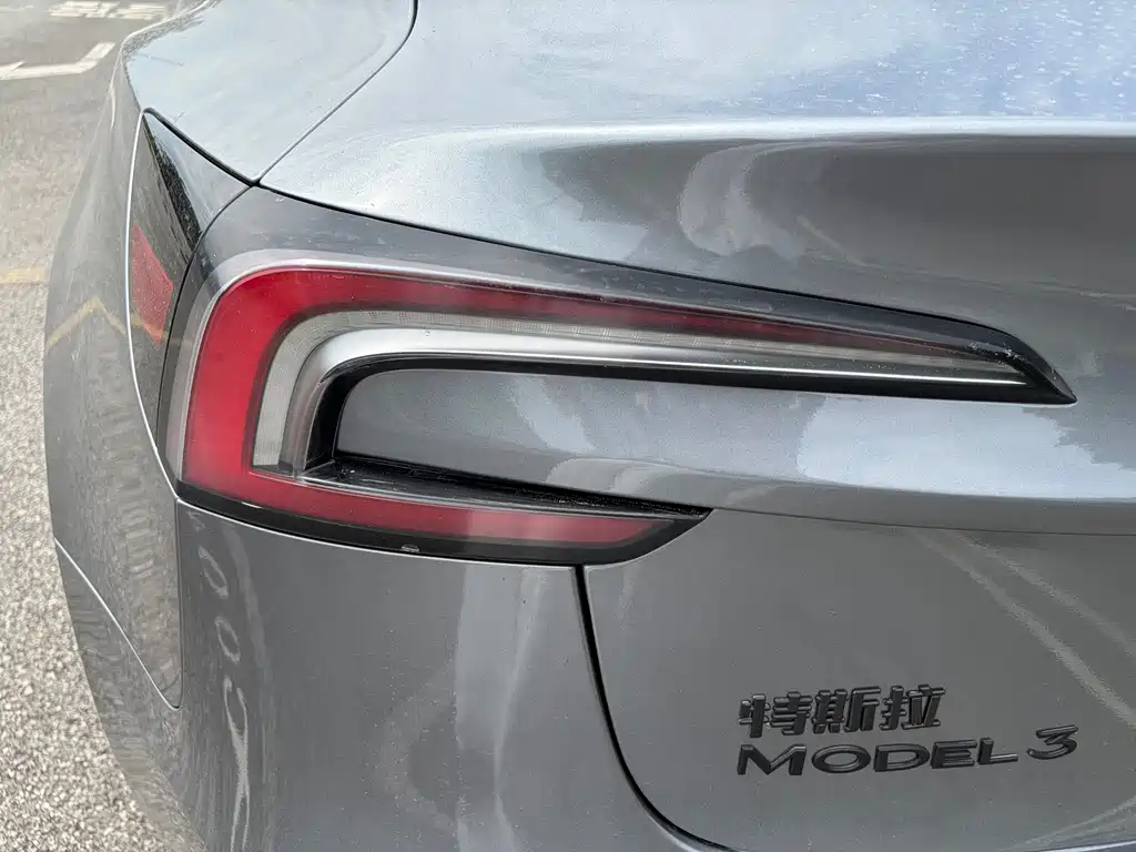 Tesla Model 3 — миниатюра 18