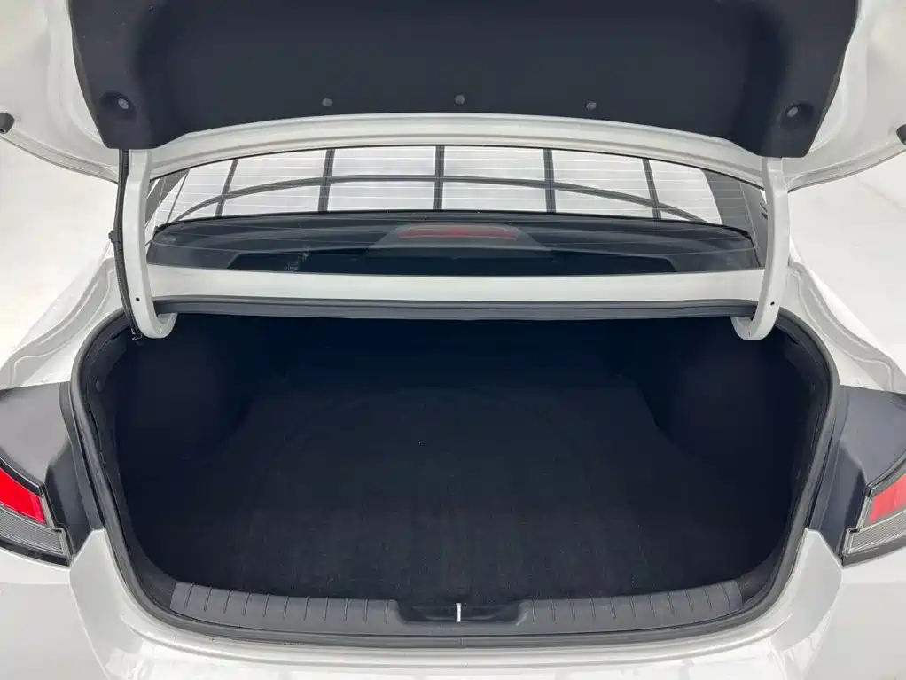 Hyundai Elantra — миниатюра 15