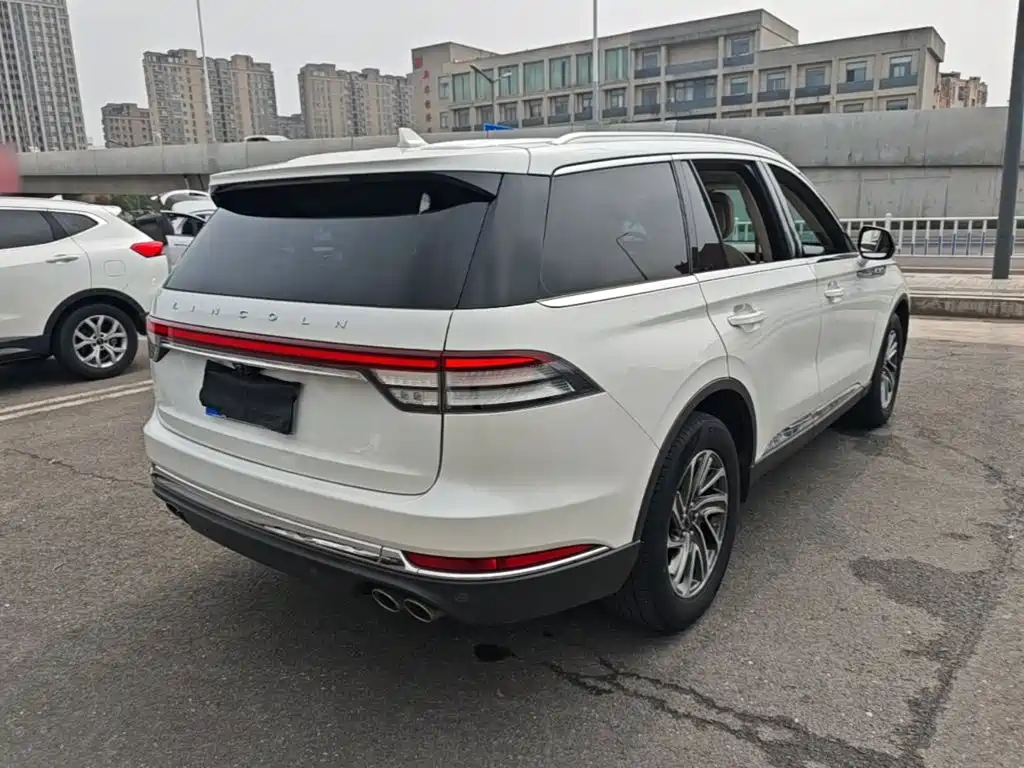 Lincoln Aviator (Import) — миниатюра 7