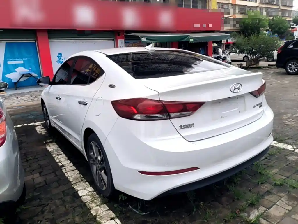Hyundai Elantra — миниатюра 5
