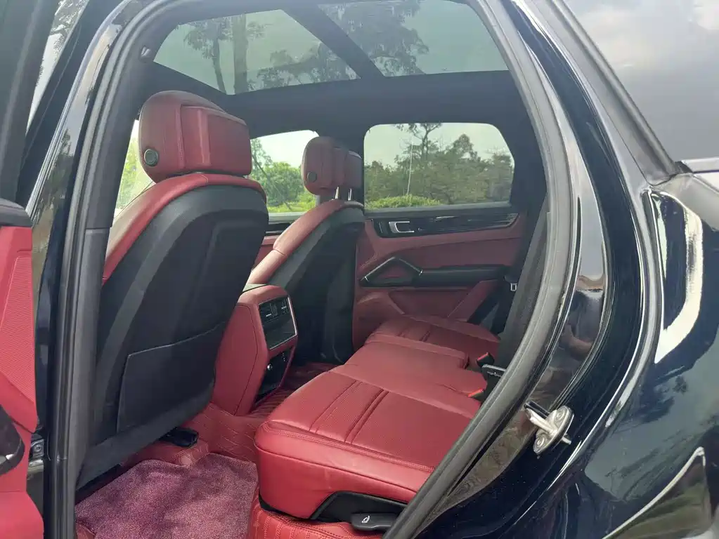 Porsche Cayenne — миниатюра 5