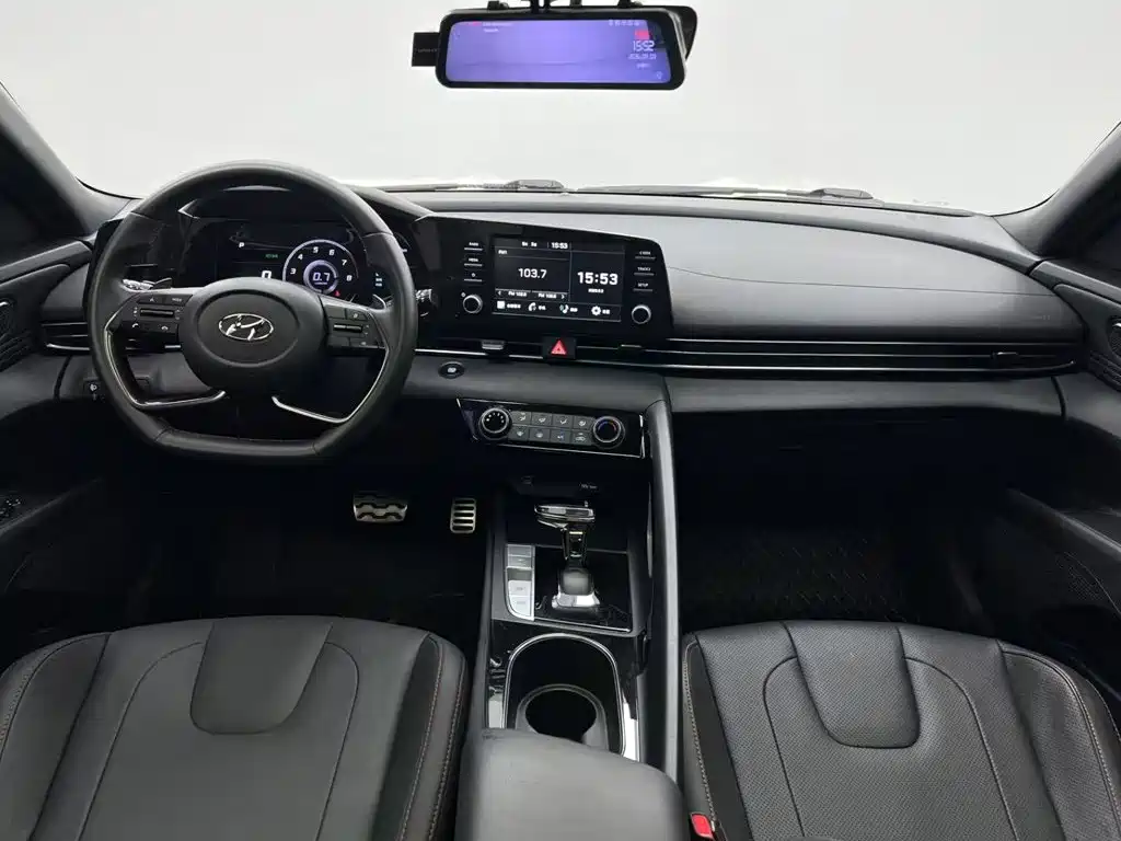 Hyundai Elantra — миниатюра 11