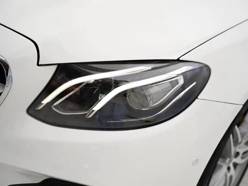 Mercedes-Benz E-Class (Import) — миниатюра 8