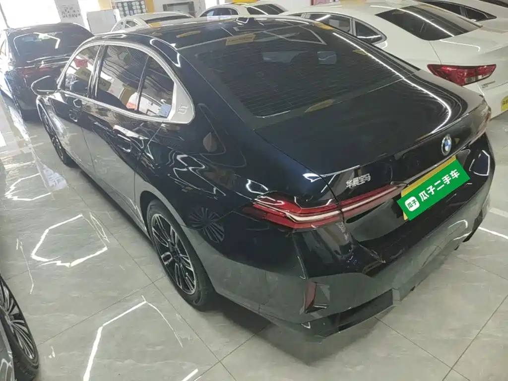 BMW 5 Series — миниатюра 5