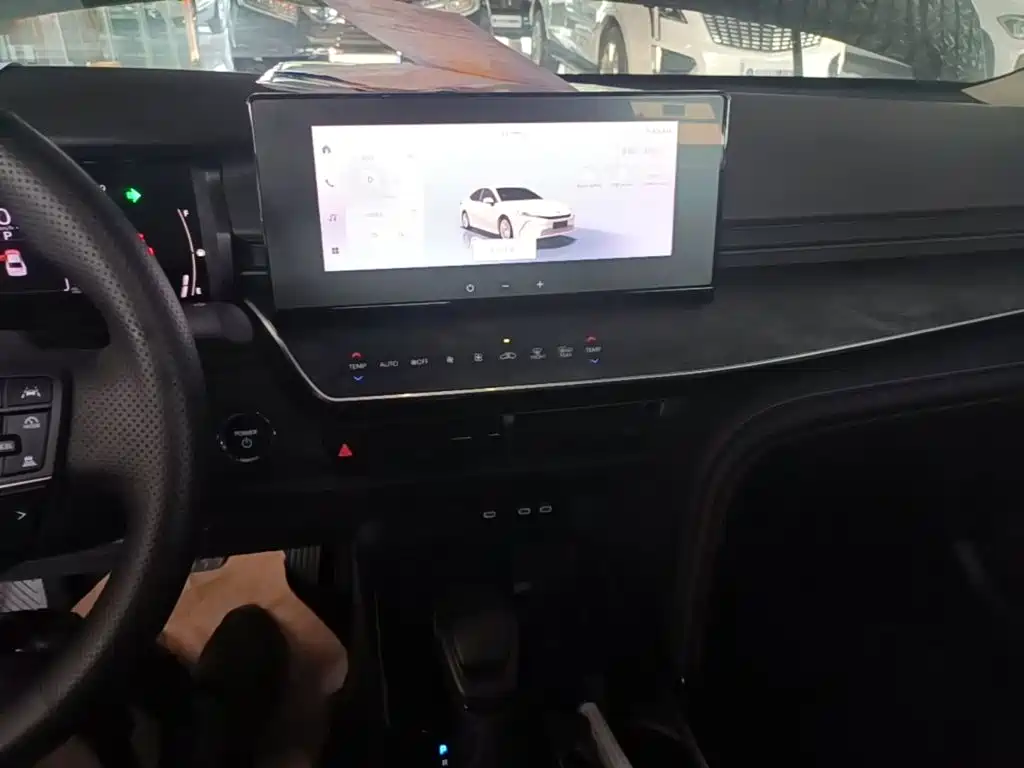 Toyota Camry — миниатюра 13