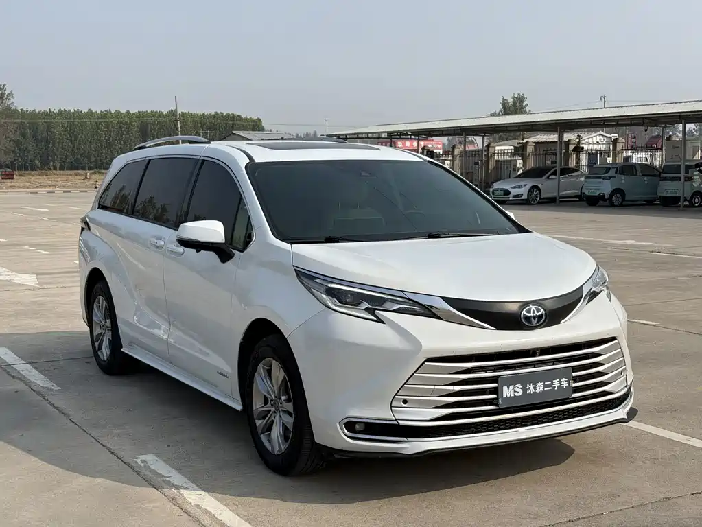 Toyota Sienna — миниатюра 3