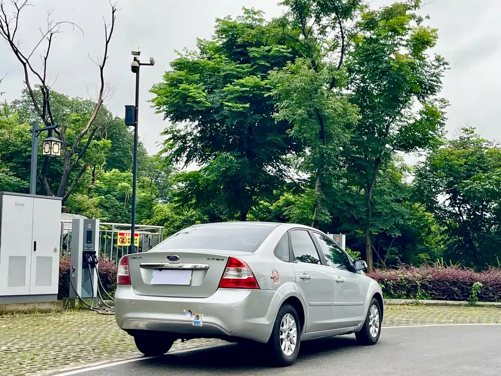 Ford Focus 2011 1.8L MT Comfort