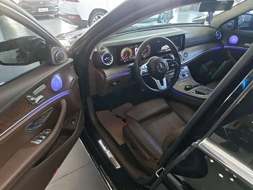 Mercedes-Benz E-Class — миниатюра 16