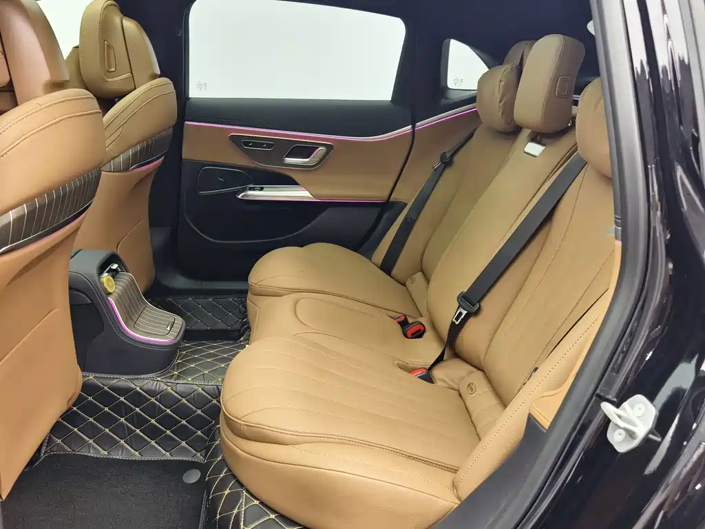 Mercedes-Benz E-Class — миниатюра 9