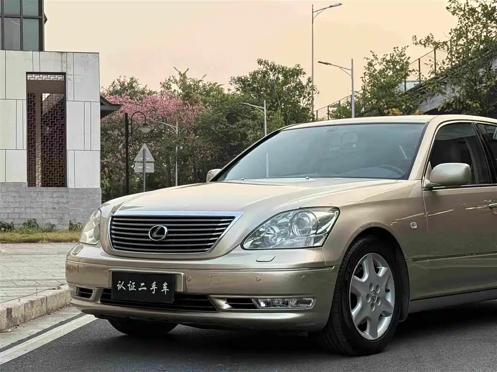 Lexus LS — миниатюра 23