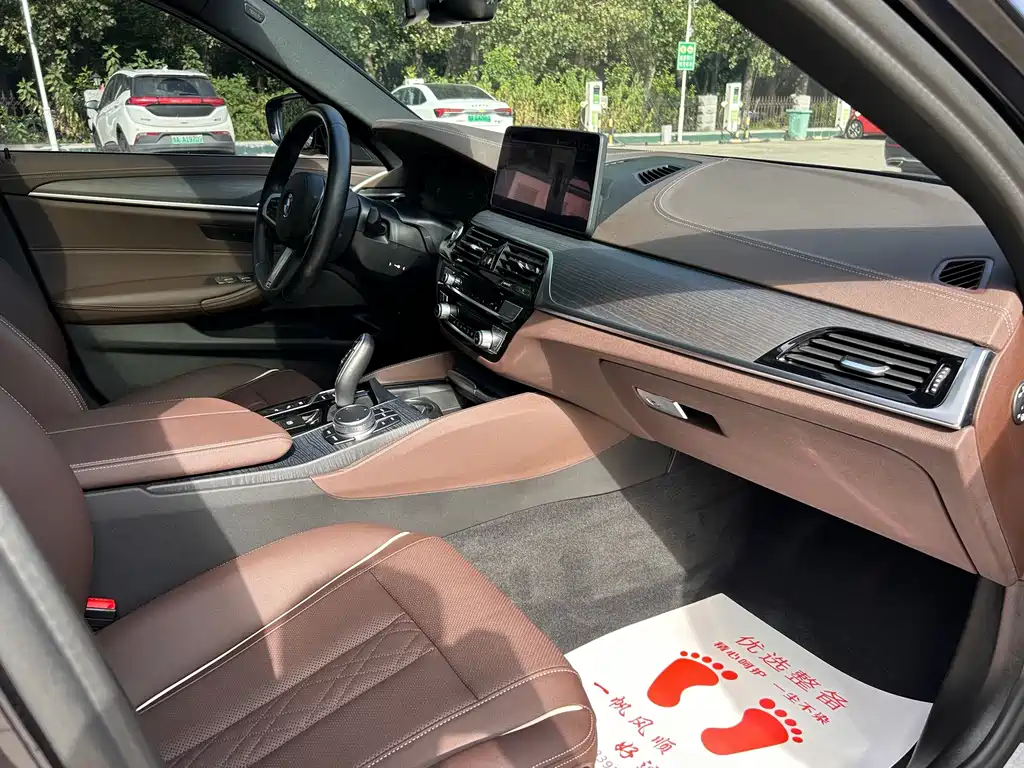 BMW 5 Series New Energy — миниатюра 13