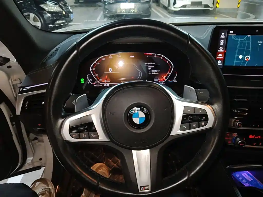 BMW 5 Series — миниатюра 11