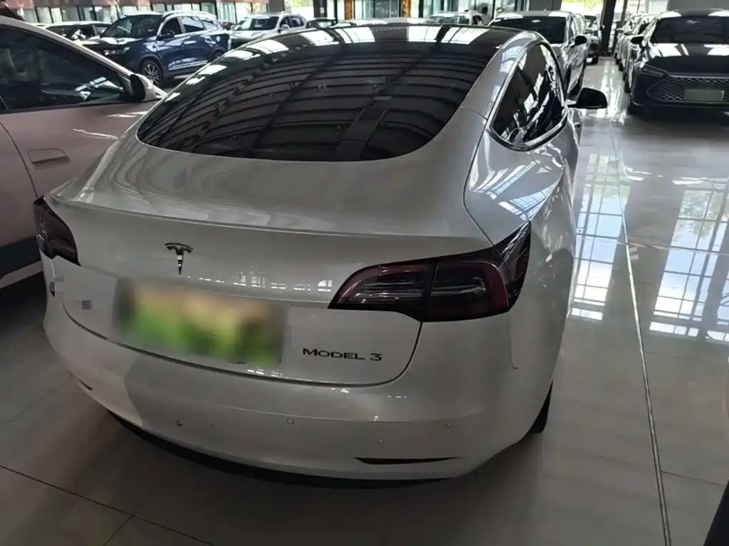 Tesla Model 3 — миниатюра 7