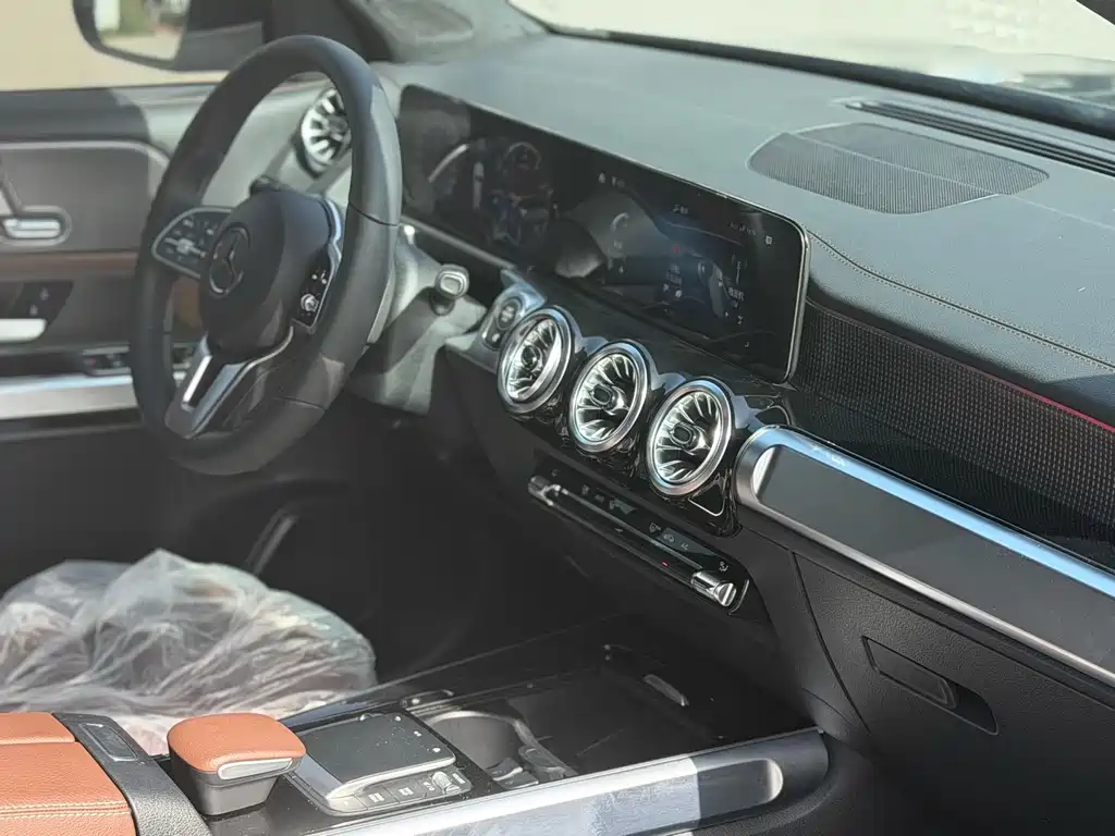 Mercedes-Benz GLB — миниатюра 17