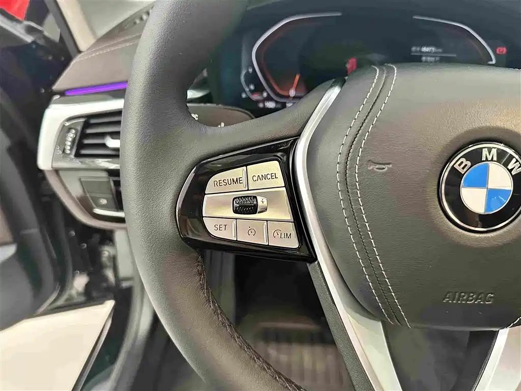 BMW 5 Series — миниатюра 9