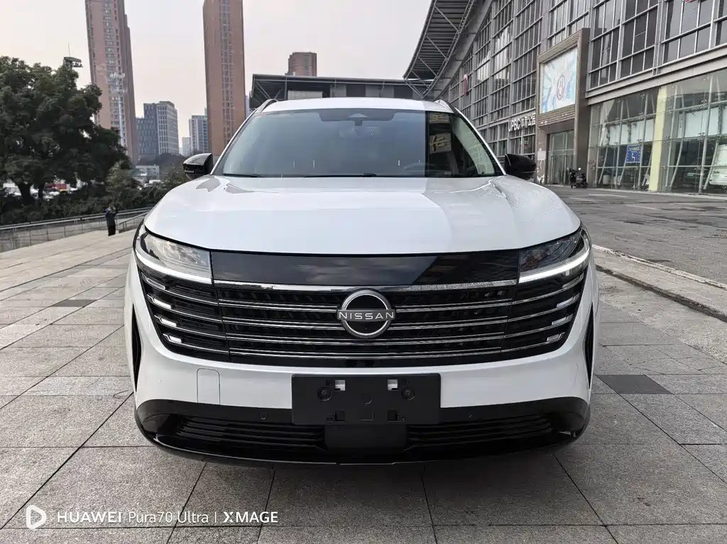 NISSAN EXPLORING THE LAND