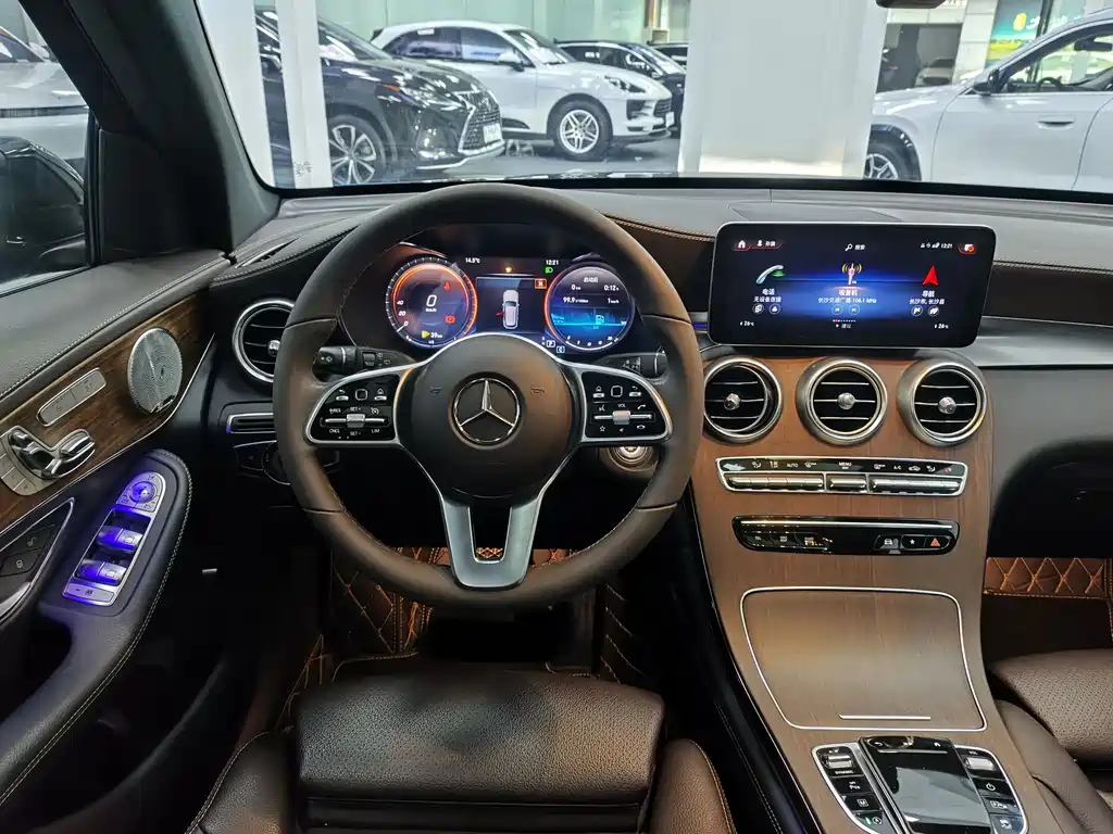 MERCEDES-BENZ GLC
