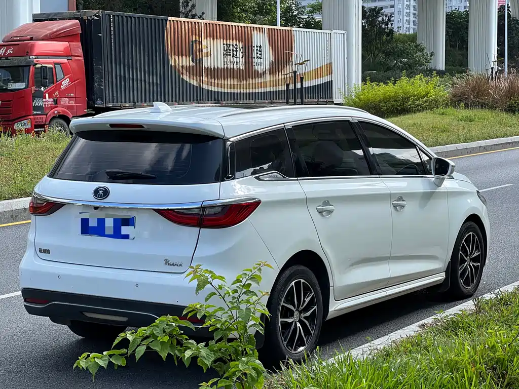 BYD MAX — миниатюра 6
