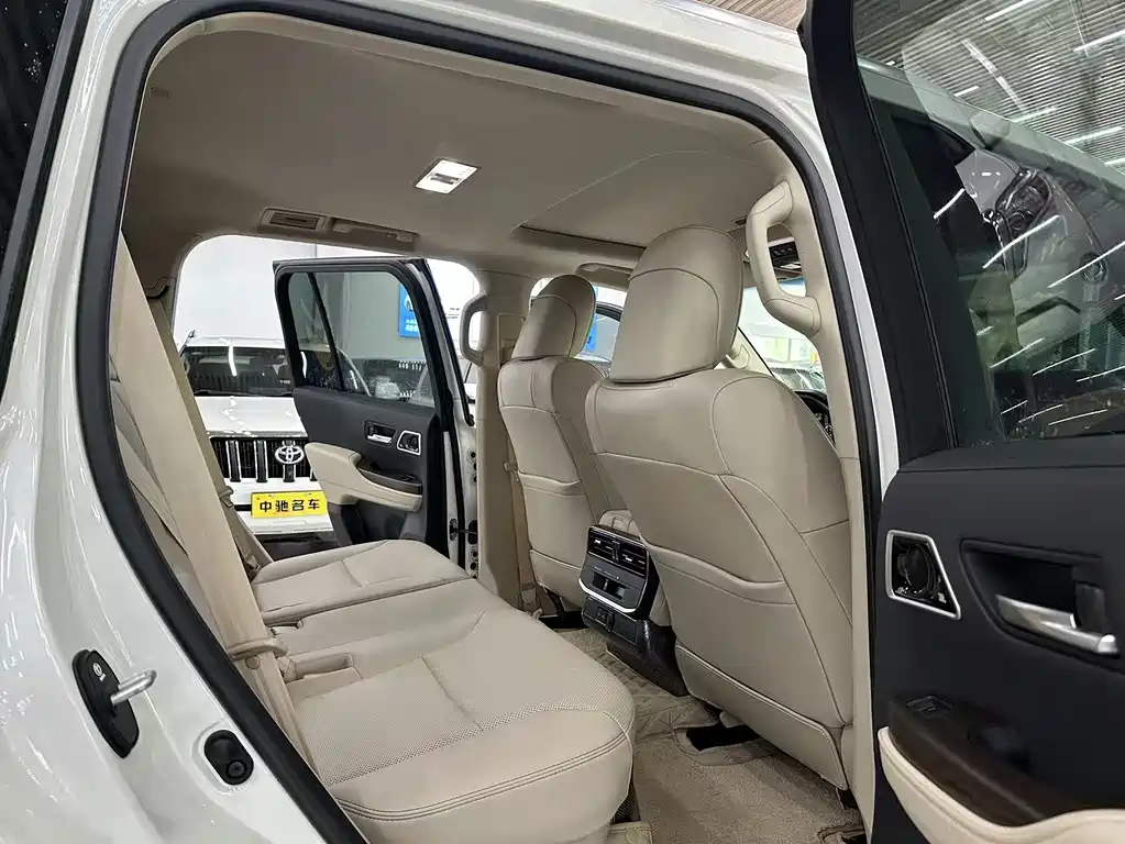 Toyota Land Cruiser — миниатюра 8