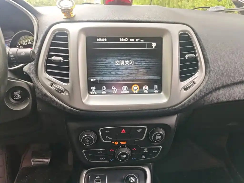 Jeep Compass — миниатюра 13